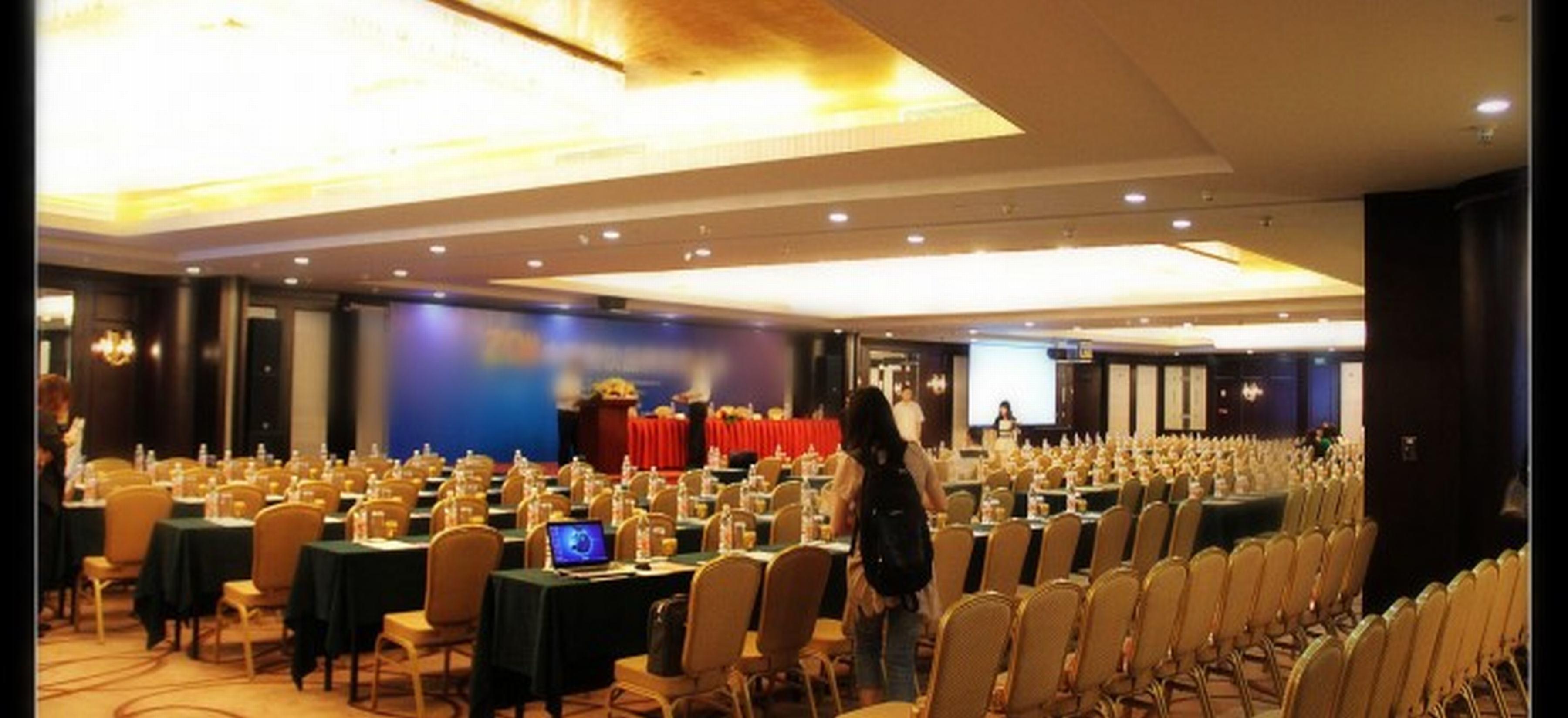 Soluxe Hotel Guangzhou - Registration Service And Free Shuttle Bus To Canton Fair Complex Exterior photo